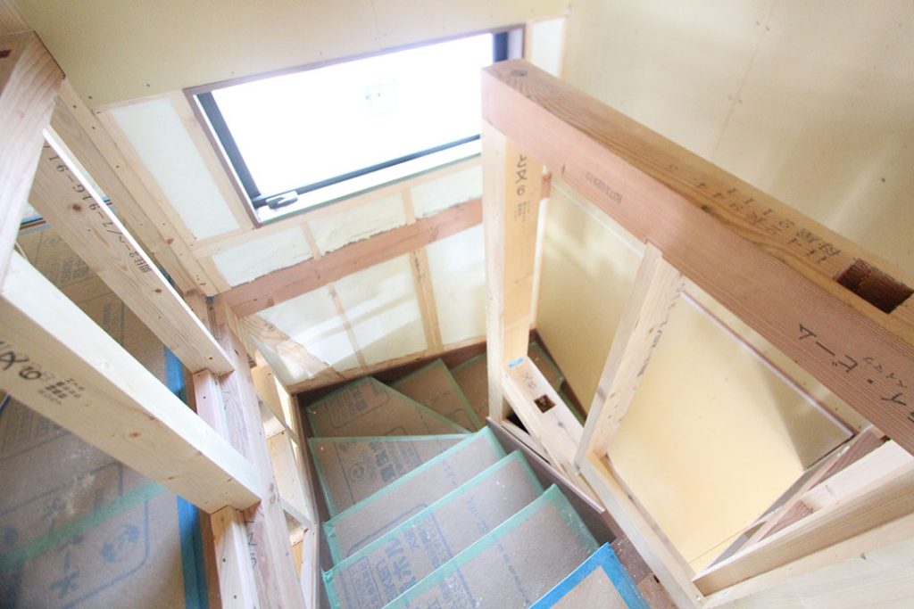 アスカ ーサ小倉東町 階段の造作工事完了の写真
